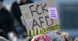 Berlin: Banner gegen Neugründung von AfD-Jugendorganisation darf an Uni hängen
