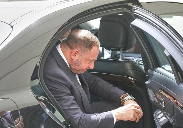 Bild vergrößern: Selenskyj-Berater tritt nach Korruptionsrazzia zurück