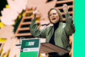 Brantner auf Grünen-Parteitag: Jung und Alt nicht gegeneinander ausspielen