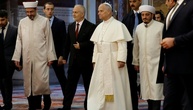 Papst Leo XIV. besucht Blaue Moschee in Istanbul
