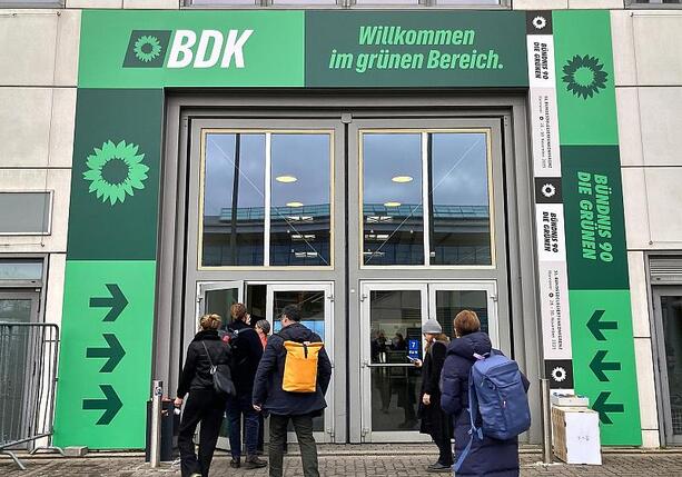 Bild vergrößern: Grünen-Parteitag in Hannover geht weiter