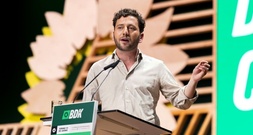 Grünen-Chef Banaszak fordert sozial gerechteren Klimaschutz