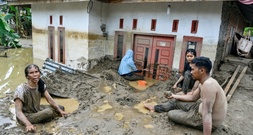 Mehr als 300 Tote bei Überschwemmungen in Indonesien