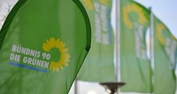 Grüne fordern Rückkehr zum Neun-Euro-Ticket und Sonderabgabe für Privatjets