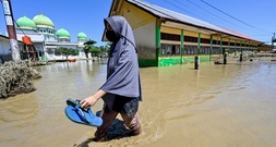 Mehr als 600 Tote bei schweren Überschwemmungen in Indonesien und Thailand
