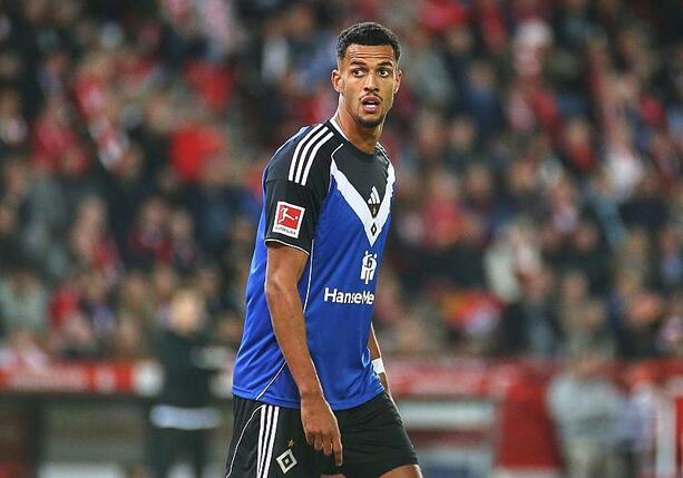 Bild vergrößern: 1. Bundesliga: HSV gewinnt in Unterzahl gegen Stuttgart