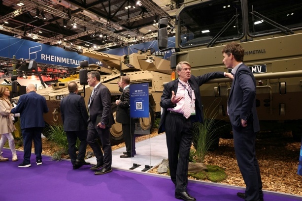 Bild vergrößern: Sipri-Bericht: Europäische Rüstungskonzerne profitieren besonders stark von Aufrüstung