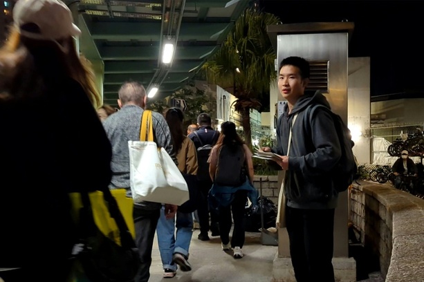 Bild vergrößern: Brand in Hongkong: Student fordert unabhängige Untersuchung und wird von Polizei befragt