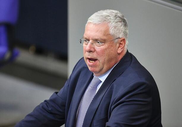 Bild vergrößern: Hardt verteidigt Trumps Vorgehen gegen Venezuela