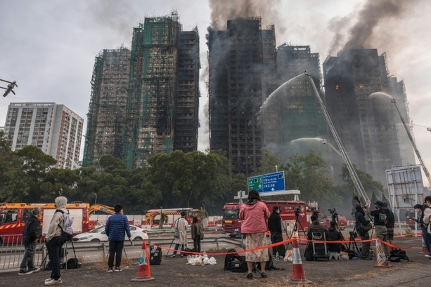 Bild vergrößern: 151 Tote und 13 Verdächtige: Noch mehr Opfer und Festnahmen nach Großbrand in Hongkong