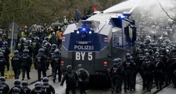 Einsatz bei AfD-Veranstaltung in Gießen: Mehr als 50 Polizisten verletzt