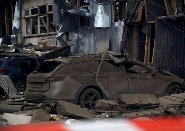 Bild vergrößern: Mindestens vier Tote bei russischem Angriff auf Großstadt Dnipro