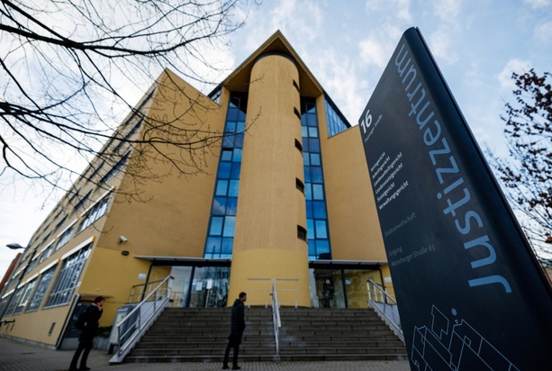 Bild vergrößern: Sachsen-Anhalt: Prozess gegen mutmaßliches IS-Mitglied begonnen