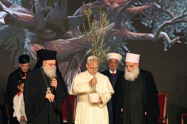 Bild vergrößern: Papst ruft Religions-Vertreter im Libanon zu Toleranz und Gewaltfreiheit auf