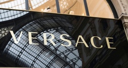 Prada schließt Kauf von Konkurrenten Versace ab