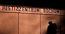 Missbrauchsprozess gegen früheren Kommunalpolitiker: Mildere Haftstrafe in Bochum