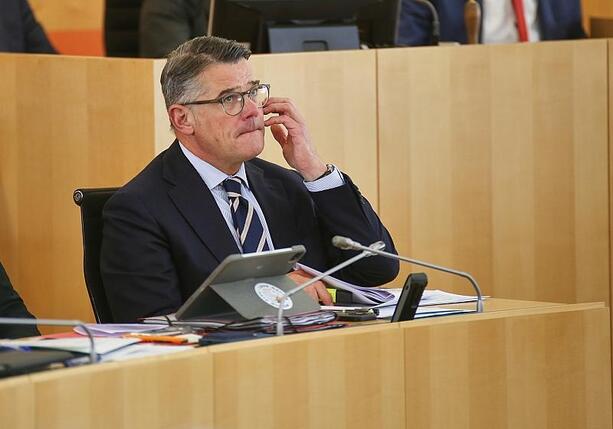 Bild vergrößern: Rhein wirbt für Reformen nach griechischem Vorbild