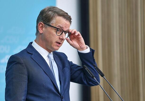 Bild vergrößern: Linnemann pocht auf Pflicht-Gesellschaftsjahr - AWO dagegen