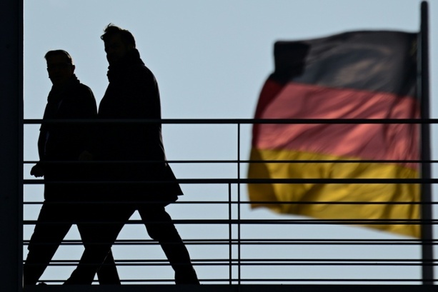 Bild vergrößern: Bundestagswoche beginnt mit Regierungsbefragung von Klingbeil und Frei