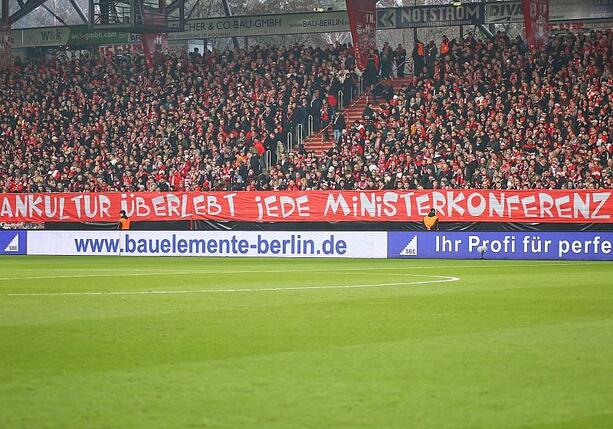 Bild vergrößern: Grüne schließen sich Fan-Protesten gegen IMK-Pläne an