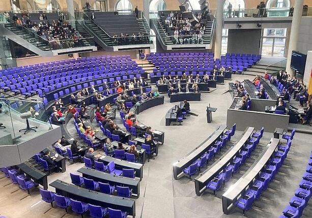 Bild vergrößern: Entschließungsantrag zum Rentenpaket soll nicht beschlossen werden