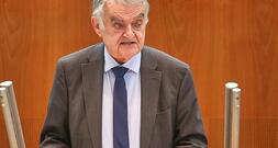 Reul drängt auf mehr Maßnahmen für Sicherheit im Fußball