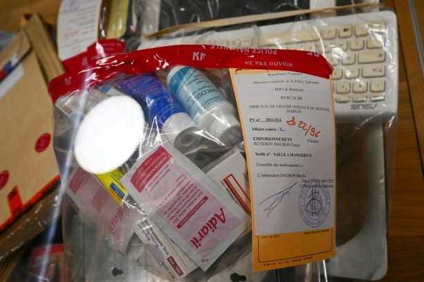 Bild vergrößern: Töchter vergiftet: Französische Justiz fordert 30 Jahre Haft für Mutter