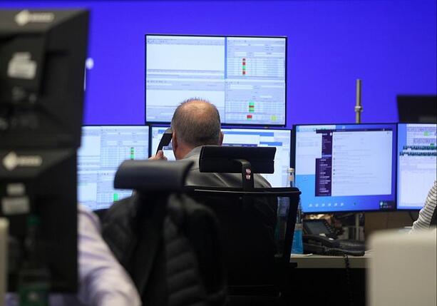 Bild vergrößern: Dax weiter freundlich - 24.000er-Marke wieder in Reichweite