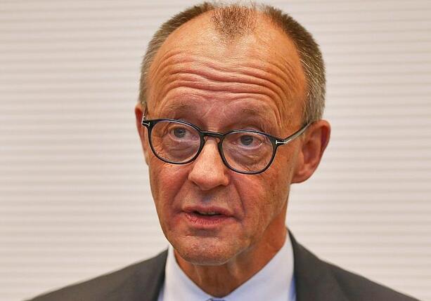 Bild vergrößern: Merz pocht auf Nutzung von eingefrorenen russischen Vermögen