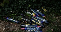 Mit Lachgas im Auto in Pool gestürzt: Drei Jungen in Frankreich tot