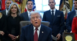 Vorfahrt für Verbrenner: Trump lockert Emissionsregeln für Autos