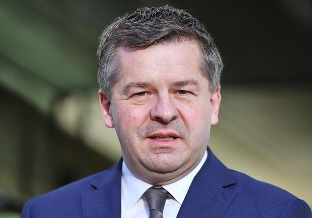 Bild vergrößern: Schulze will mit KI und Handyüberwachung Terroranschläge verhindern