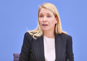 Bahn-Chefin will Topmanagement halbieren