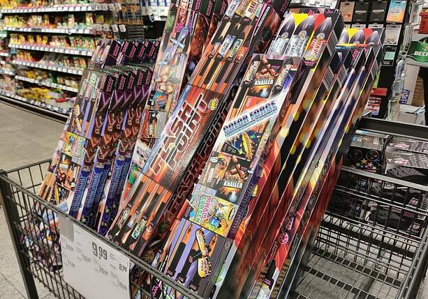 Bild vergrößern: GdP pocht auf Böllerverbot und besseren Schutz von Polizisten