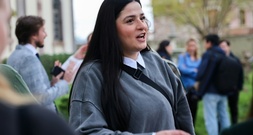 Aus Netflix-Film bekannte Sarah Mardini wegen Hilfe für Bootsflüchtlinge vor Gericht