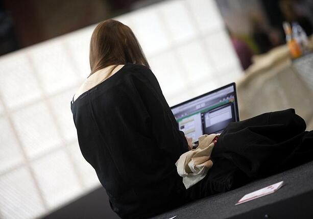 Bild vergrößern: Umsatz im Dienstleistungsbereich im September niedriger