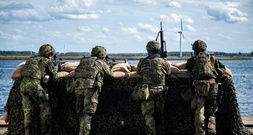 CDU-Verteidigungsexperte fordert Entscheidung über Pflichtwehrdienst bis 2027