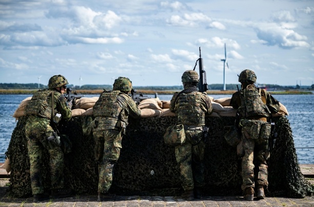 Bild vergrößern: CDU-Verteidigungsexperte fordert Entscheidung über Pflichtwehrdienst bis 2027