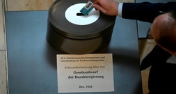 Bundestag beschließt umstrittenes Rentenpaket mit Kanzlermehrheit