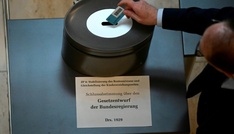 Bundestag beschließt umstrittenes Rentenpaket mit Kanzlermehrheit