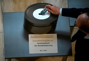 Bundestag beschließt Rentenpaket mit Kanzlermehrheit - Aufatmen in Koalition