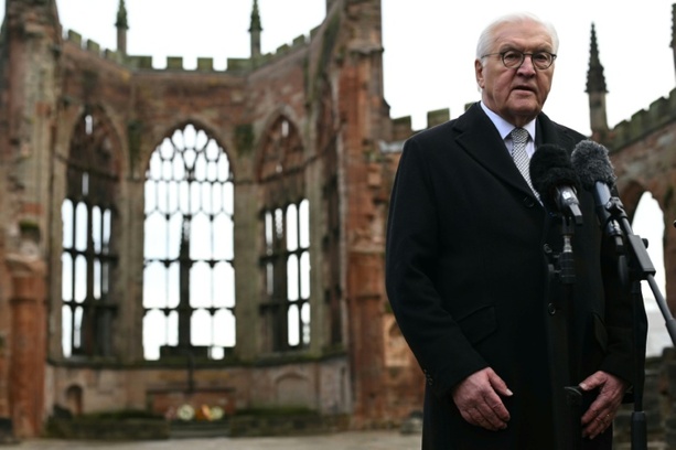 Bild vergrößern: Steinmeier: Wehrdienstgesetz Schritt für mehr Sicherheit Deutschlands