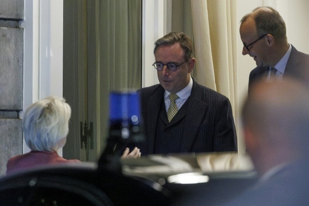 Bild vergrößern: Merz: Austausch mit de Wever über russische Vermögenswerte war konstruktiv