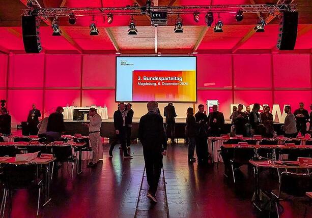 Bild vergrößern: BSW startet zweitägigen Parteitag in Magdeburg