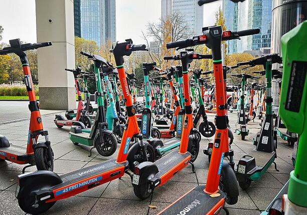 Bild vergrößern: Polizeigewerkschaft fordert strengere E-Scooter-Regeln