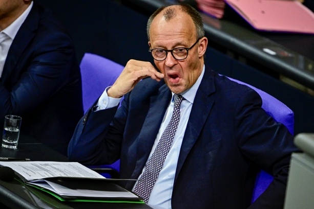 Bild vergrößern: Insa-Umfrage: 68 Prozent unzufrieden mit Arbeit von Bundeskanzler Merz