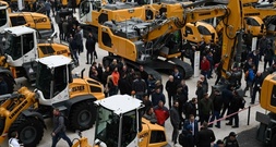 Bagger gestohlen und Bäume gefällt - Polizei in Niedersachsen ermittelt