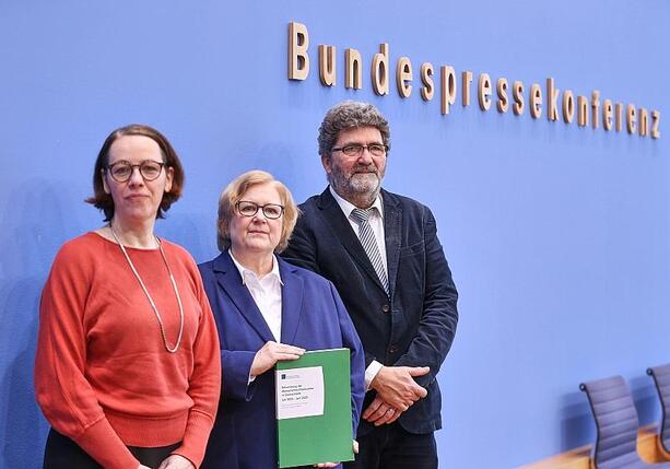 Bild vergrößern: DIMR hält Hausdurchsuchungen wegen Hass im Netz für legitim