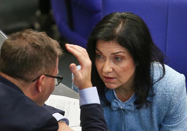 Bild vergrößern: Reiche lädt Umweltminister und CEOs zu Chemie-Treffen