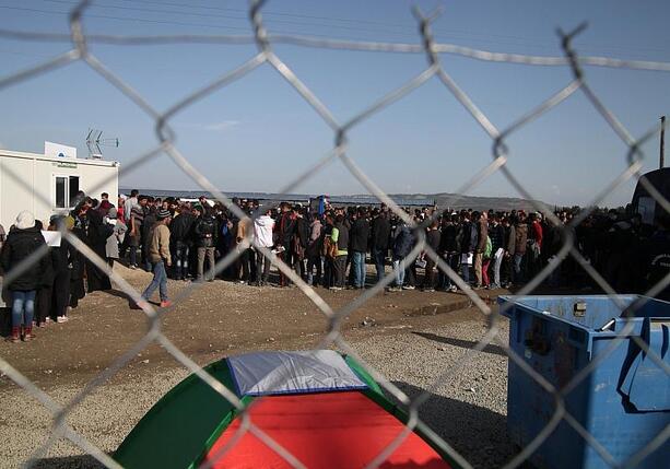 Bild vergrößern: Dobrindt schließt Pakt mit Athen und Rom